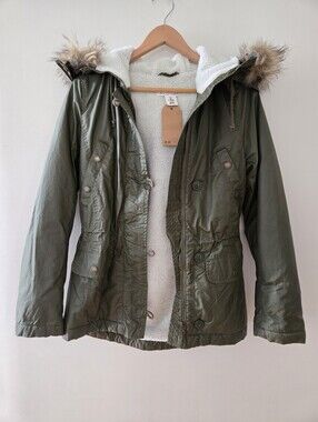 BNWT H&M Olive Green Sherpa-Lined Parka Jacket with Faux Fur Hood